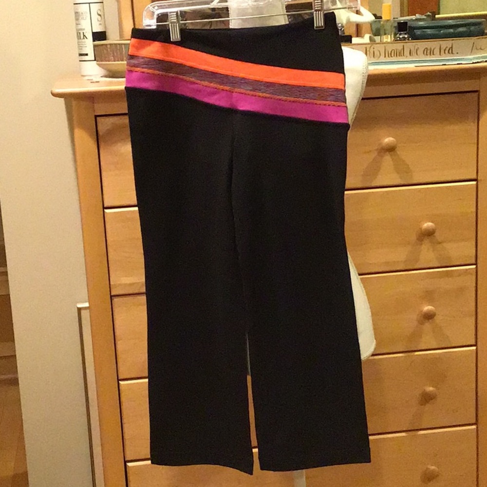 Lululemon cropped black pants with decorative band